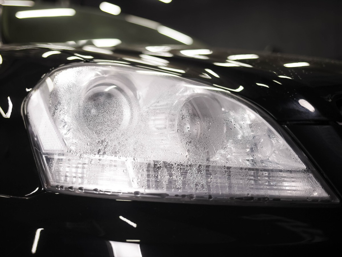 写真はひどいケースだが、うっすら結露が発生することも