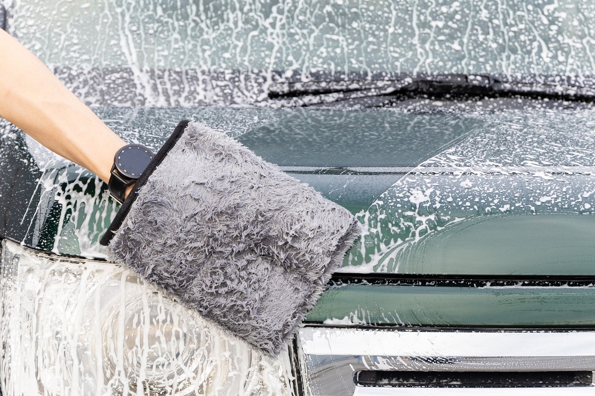 研磨時に砂やホコリが混じると、きれいに直らないばかりか、新たな傷の元になる