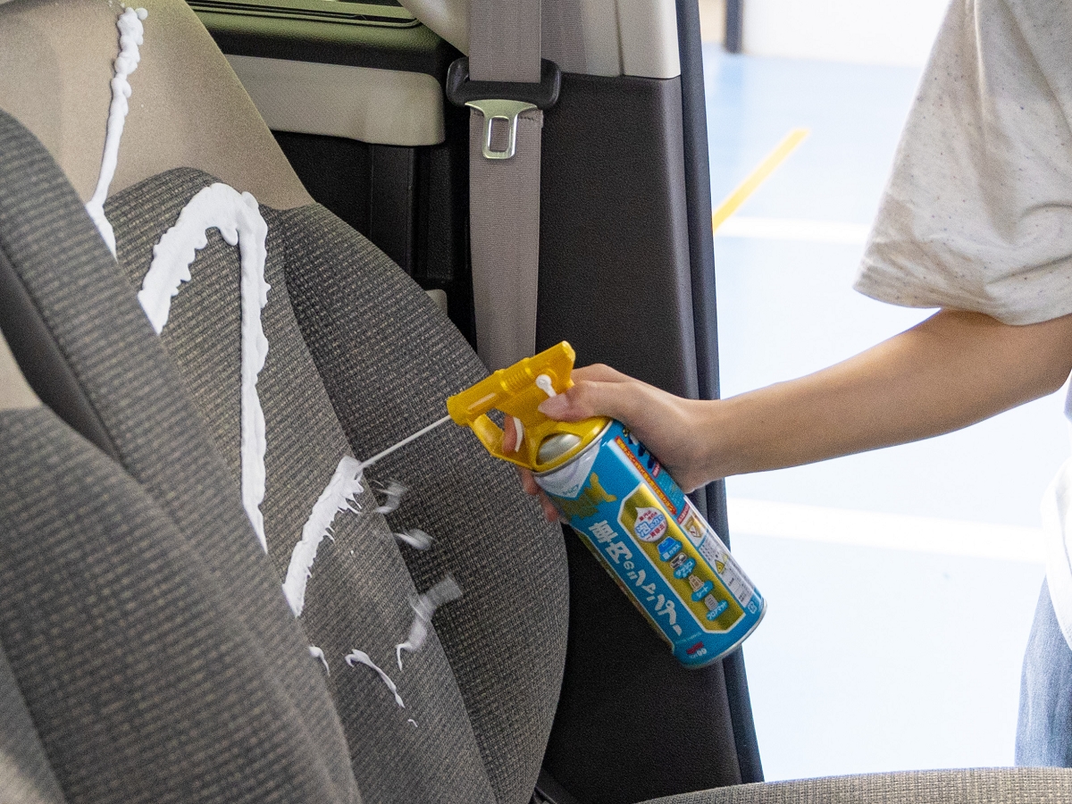 汚れが目立ちがちな明るい色のシート生地もこれでキレイに！